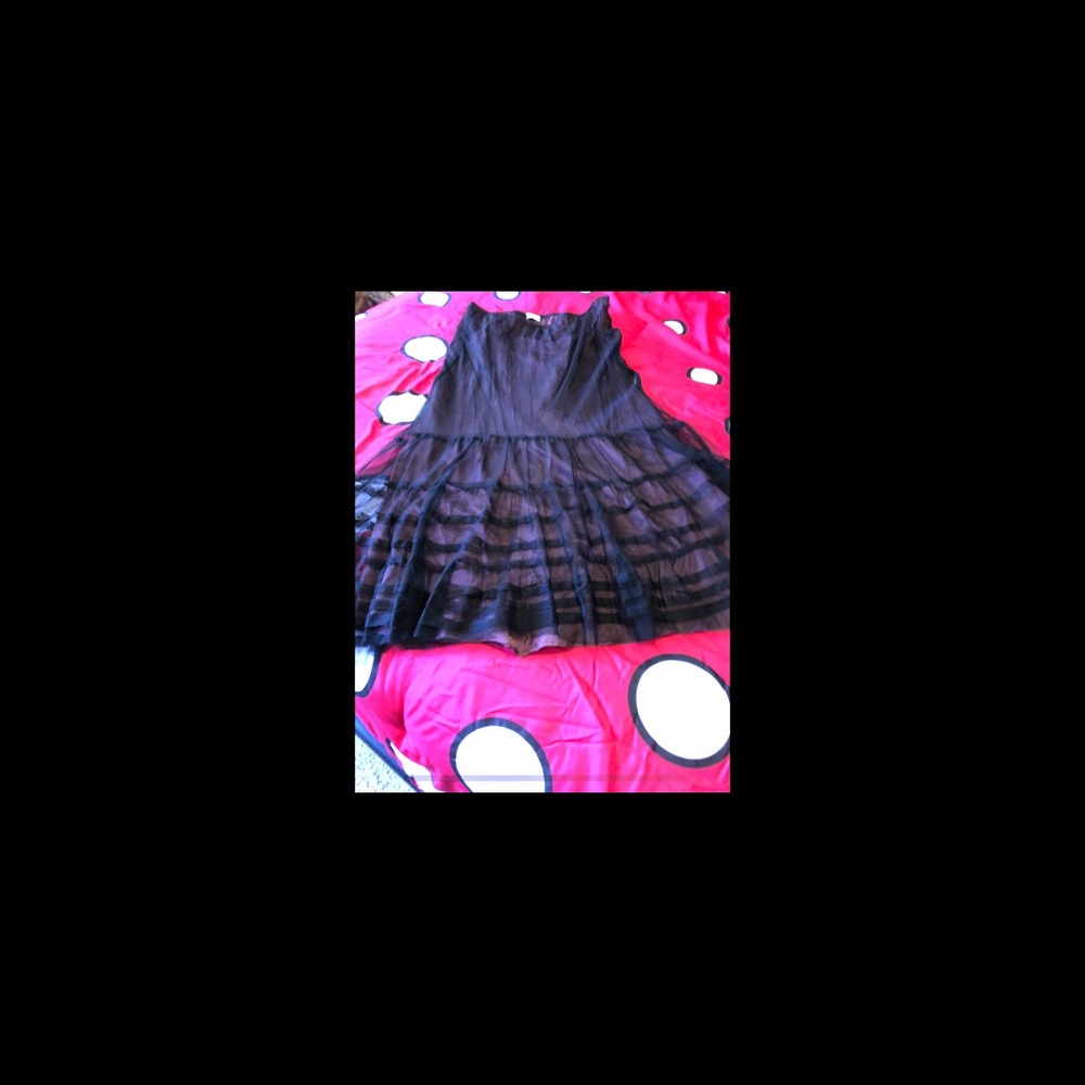 Cute skirt. Elastic waist. Pleats at bottom.